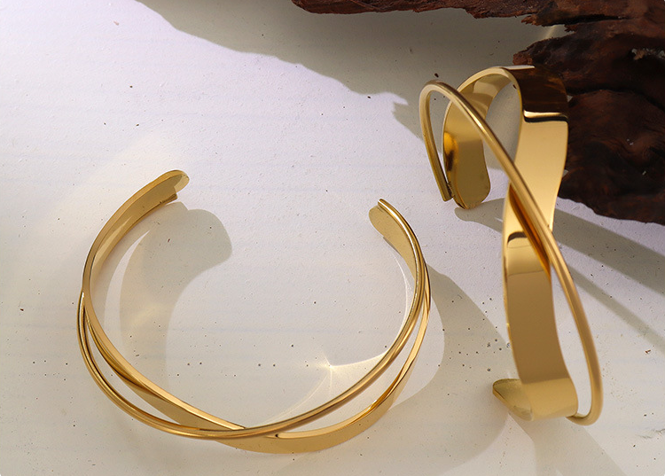 Swirl overlap bracelet