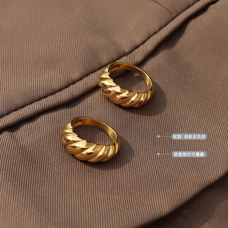 Croissant Design Ring