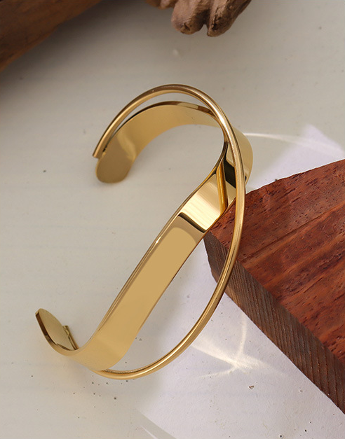 Swirl overlap bracelet