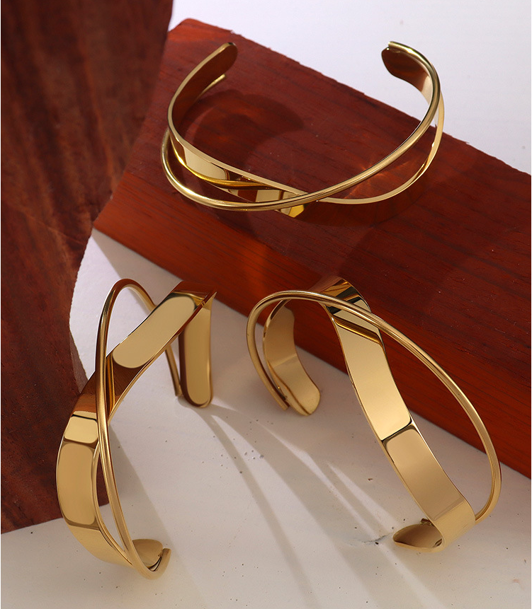Swirl overlap bracelet