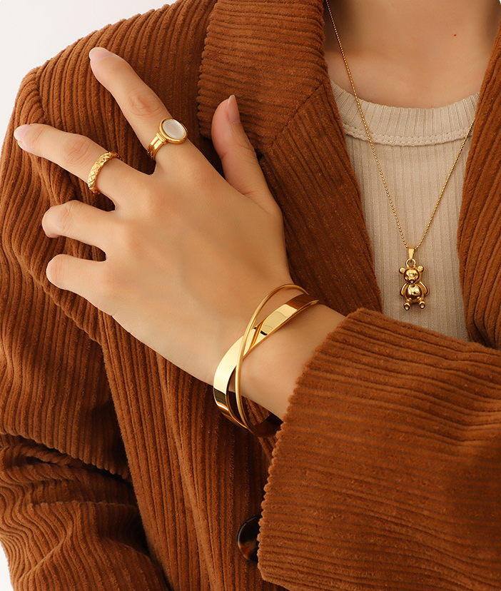 Swirl overlap bracelet