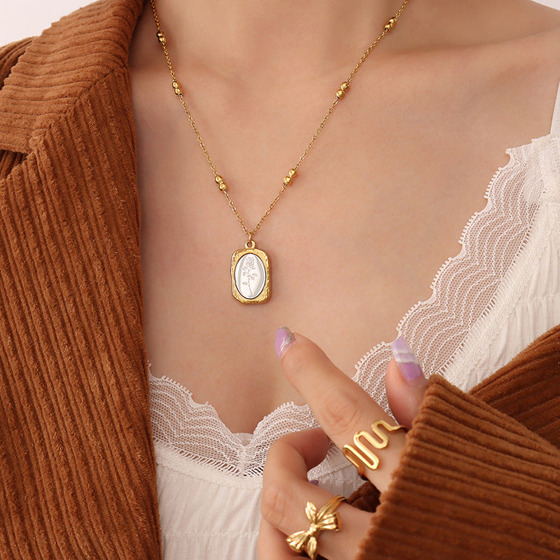 Flower Ridge Chain Necklace